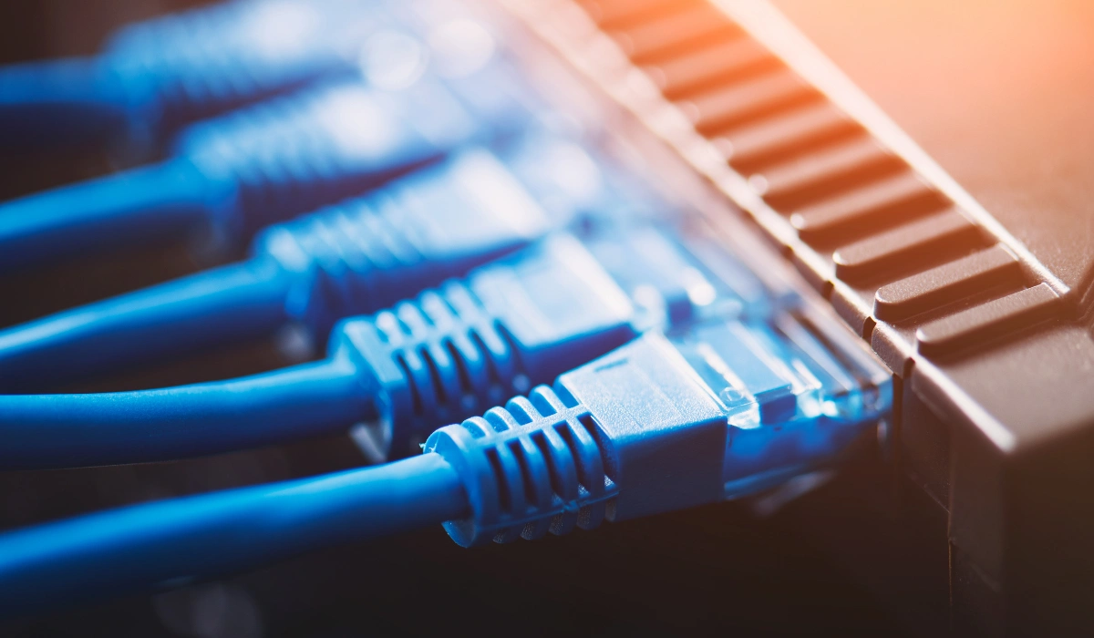 Interface de configuração de um router a mostrar a secção de abertura de portas ou Port Forwarding